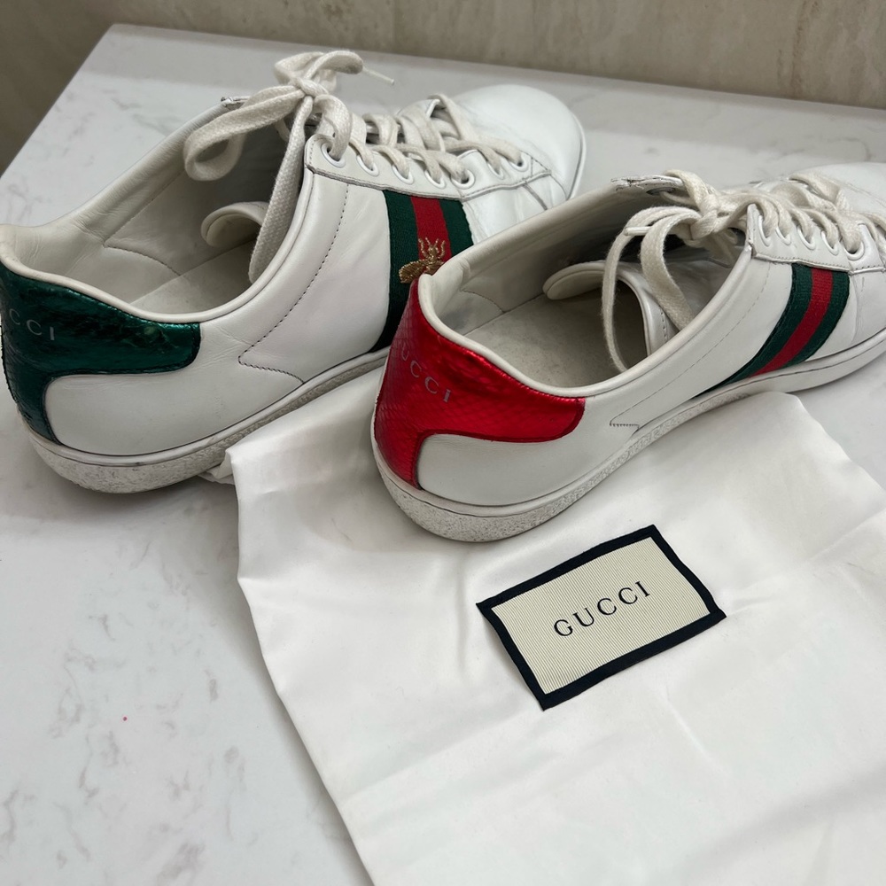 Original Gucci Ace sneaker with bee